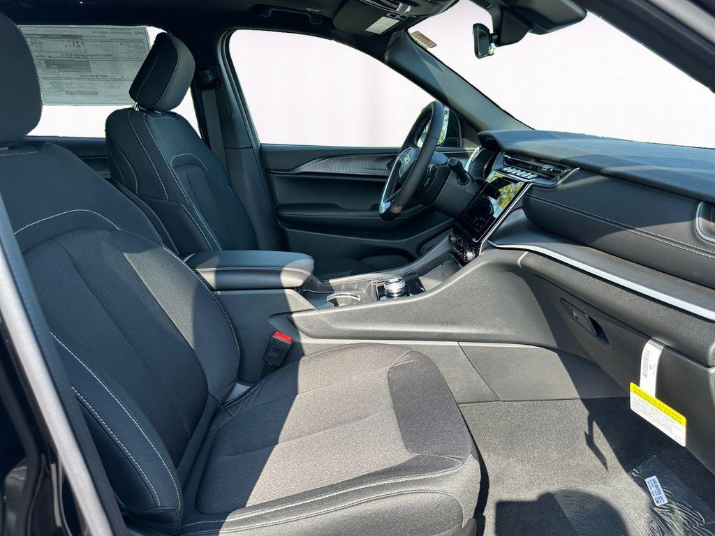 new 2025 Jeep Grand Cherokee L car, priced at $38,504