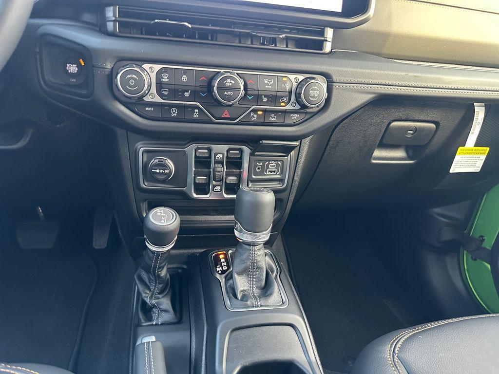 new 2025 Jeep Gladiator car, priced at $42,271