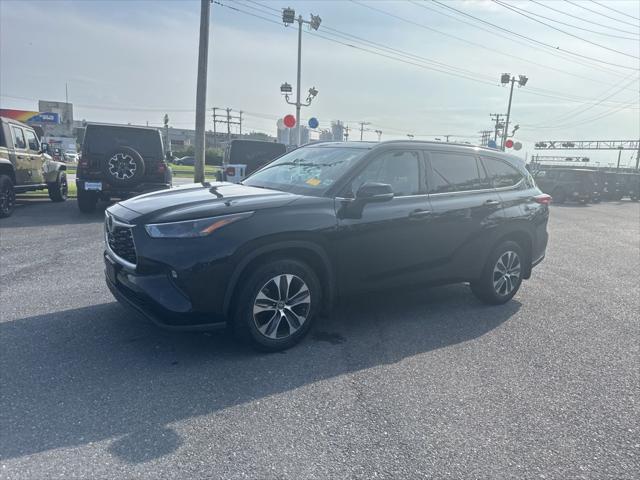 used 2022 Toyota Highlander car, priced at $40,561