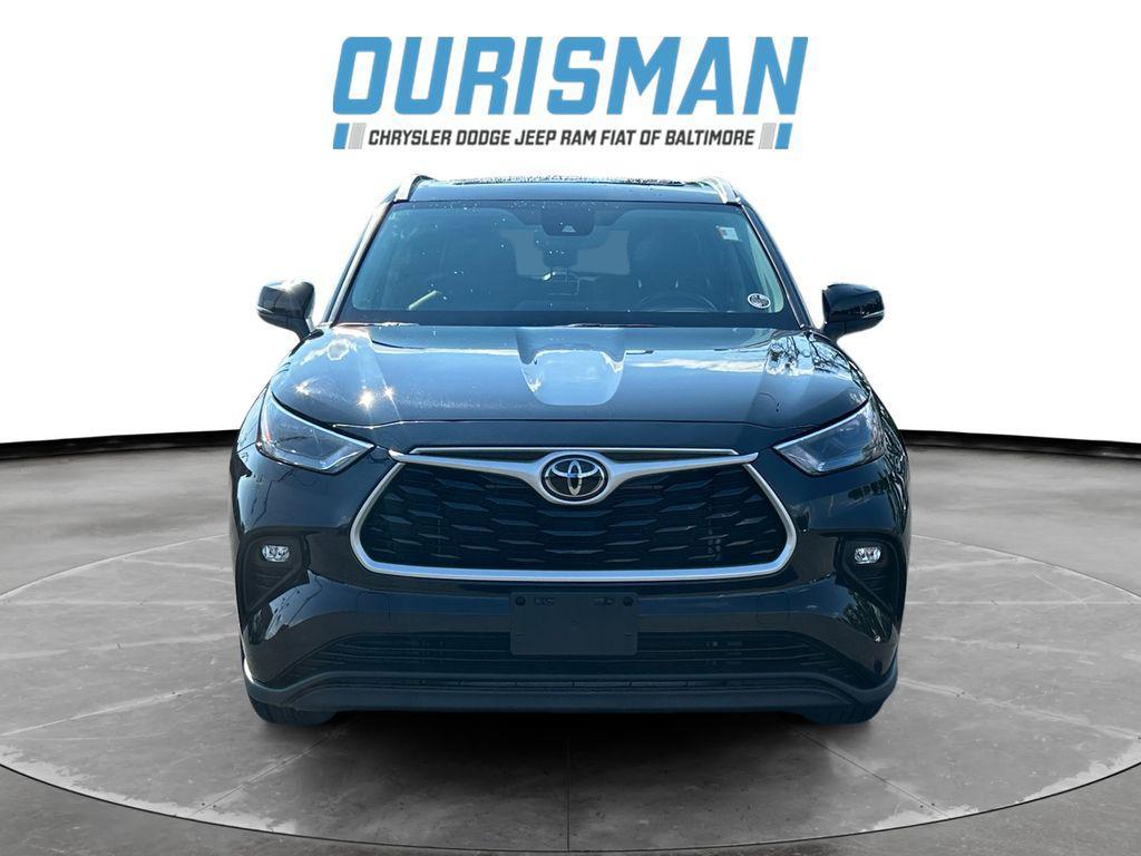 used 2022 Toyota Highlander car, priced at $32,000