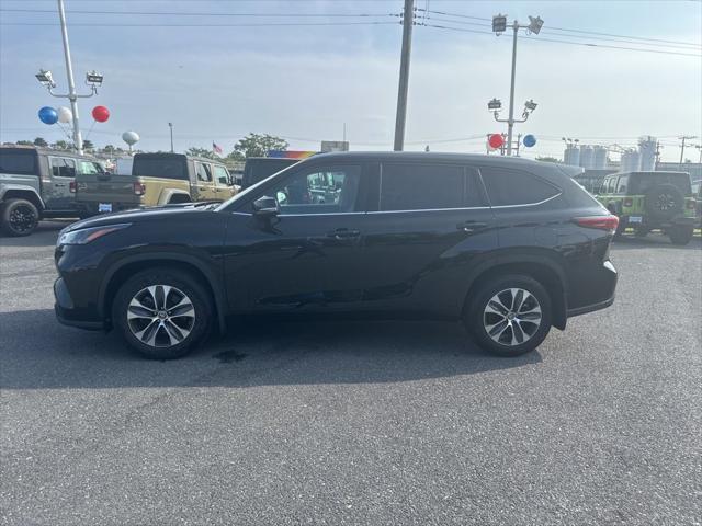 used 2022 Toyota Highlander car, priced at $40,561