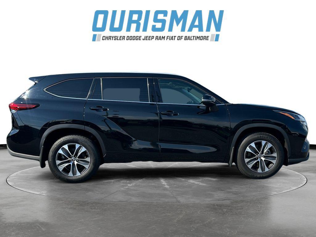used 2022 Toyota Highlander car, priced at $32,000