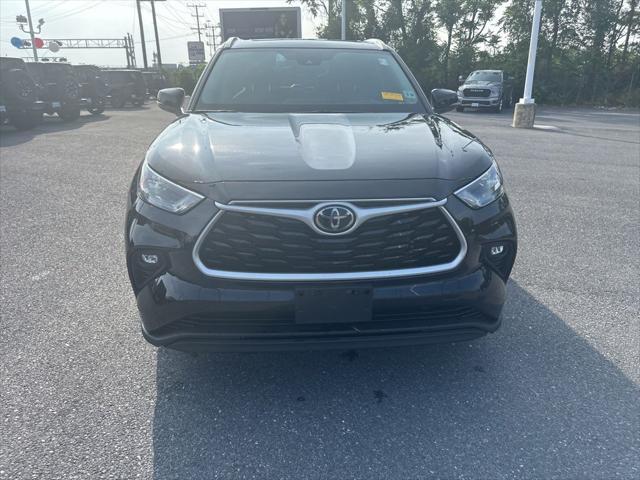 used 2022 Toyota Highlander car, priced at $40,561