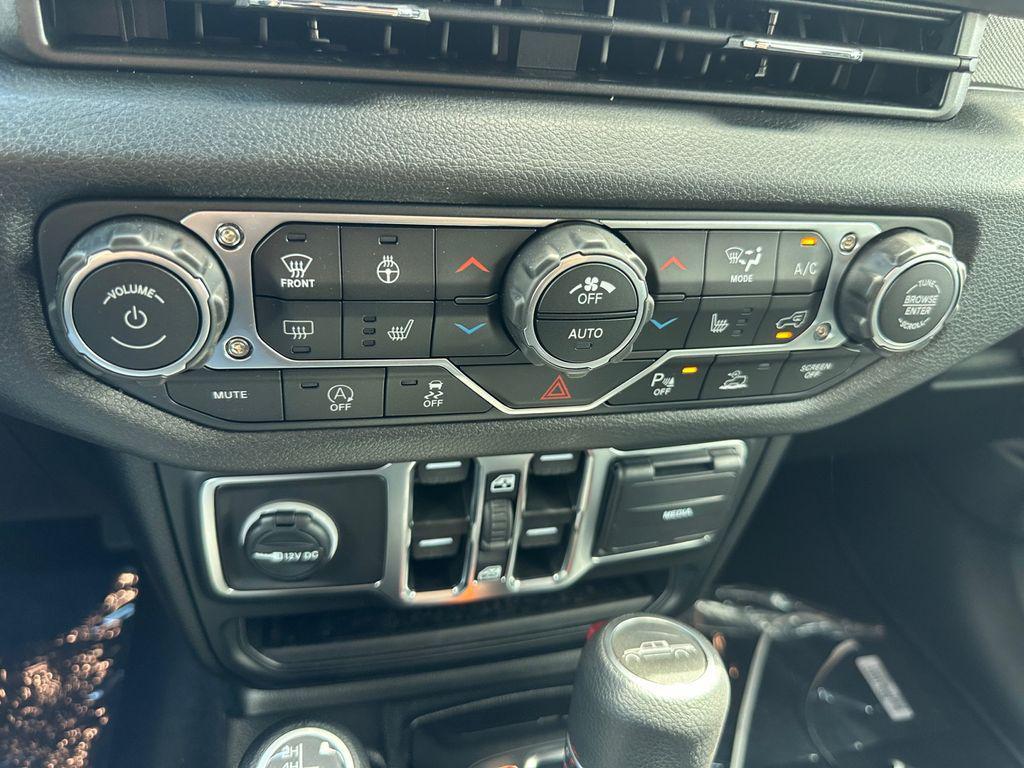 new 2025 Jeep Gladiator car, priced at $42,582