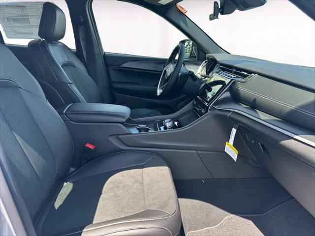 new 2025 Jeep Grand Cherokee car, priced at $43,370