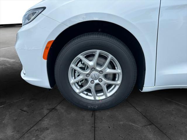 new 2025 Chrysler Pacifica car, priced at $39,060