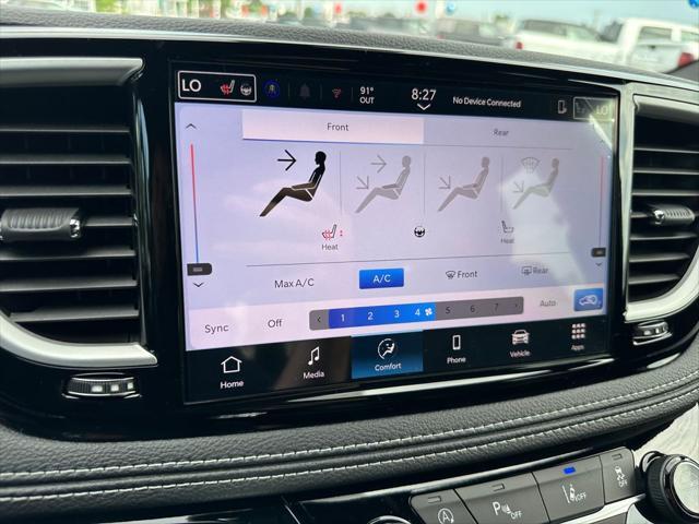 new 2025 Chrysler Pacifica car, priced at $39,060