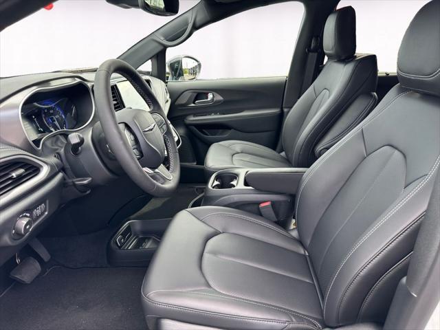 new 2025 Chrysler Pacifica car, priced at $39,060