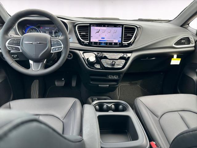 new 2025 Chrysler Pacifica car, priced at $39,060