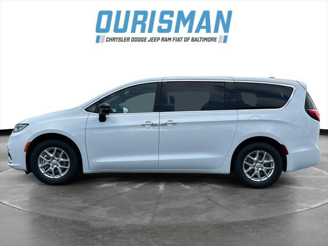 new 2025 Chrysler Pacifica car, priced at $39,060