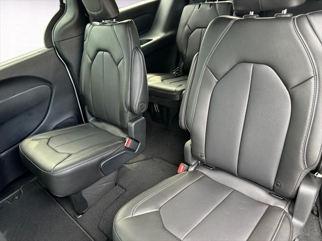 new 2025 Chrysler Pacifica car, priced at $39,060