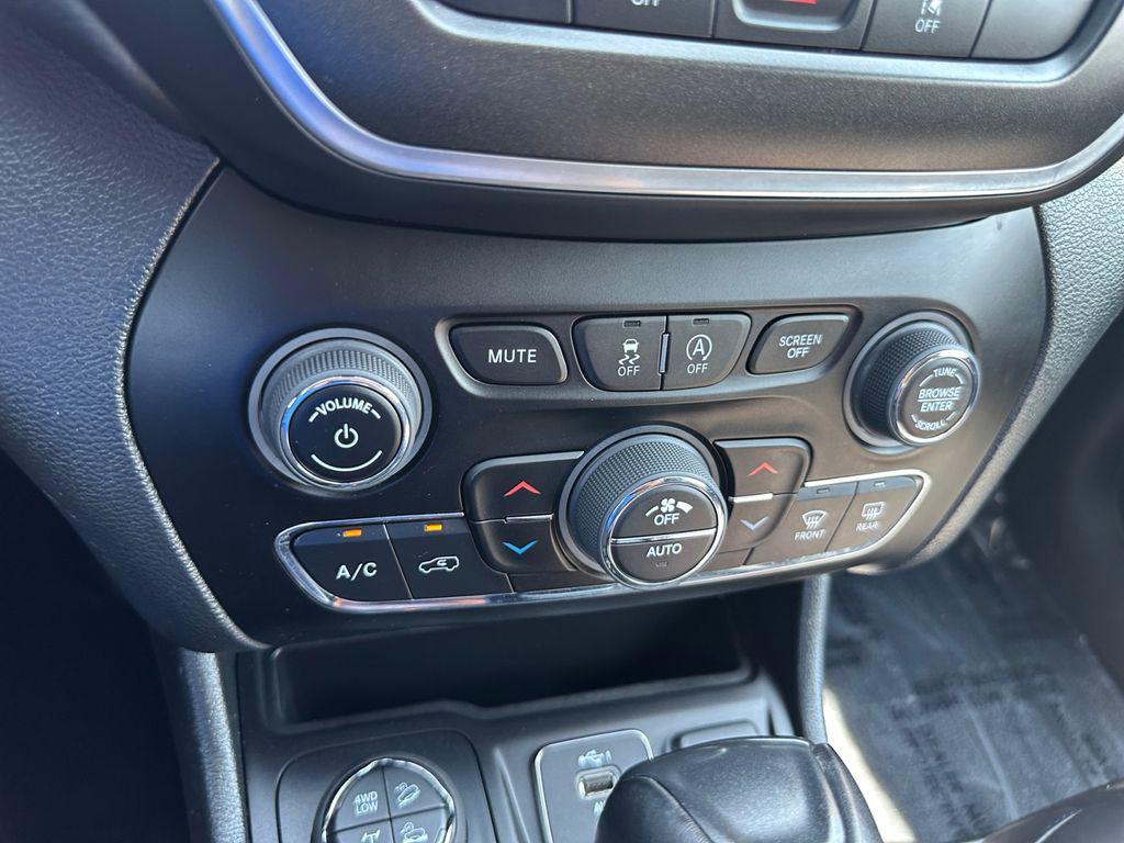 used 2023 Jeep Cherokee car, priced at $27,000