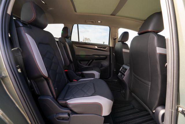 new 2025 Volkswagen Atlas car, priced at $50,001