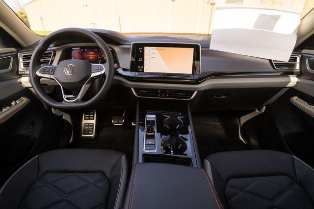 new 2025 Volkswagen Atlas car, priced at $50,001