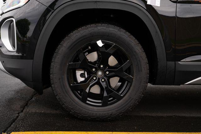 new 2025 Volkswagen Atlas car, priced at $50,001