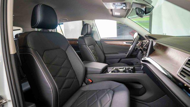 new 2024 Volkswagen Atlas car, priced at $46,720