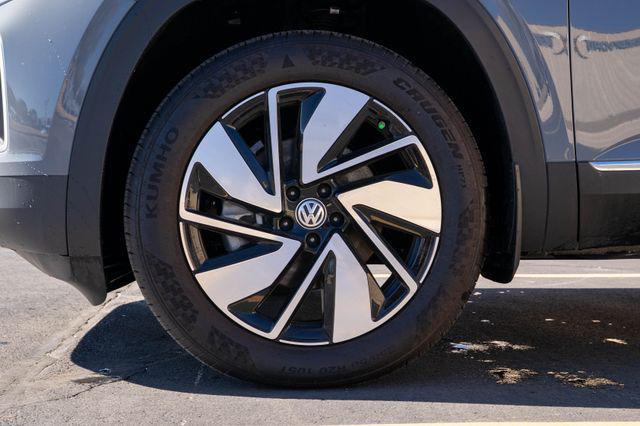 new 2025 Volkswagen Atlas car, priced at $52,201