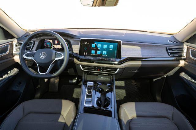 new 2025 Volkswagen Atlas car, priced at $52,201