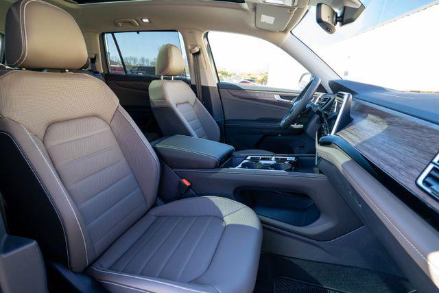 new 2025 Volkswagen Atlas car, priced at $52,201
