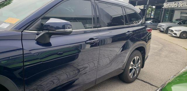 used 2022 Toyota Highlander car, priced at $30,987