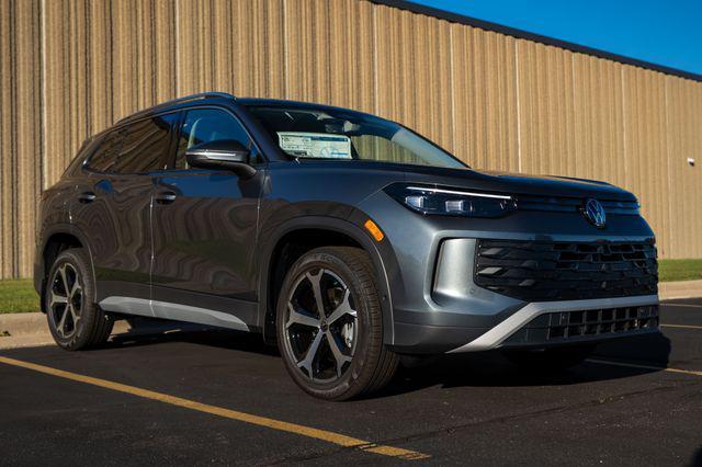 new 2025 Volkswagen Tiguan car, priced at $38,176
