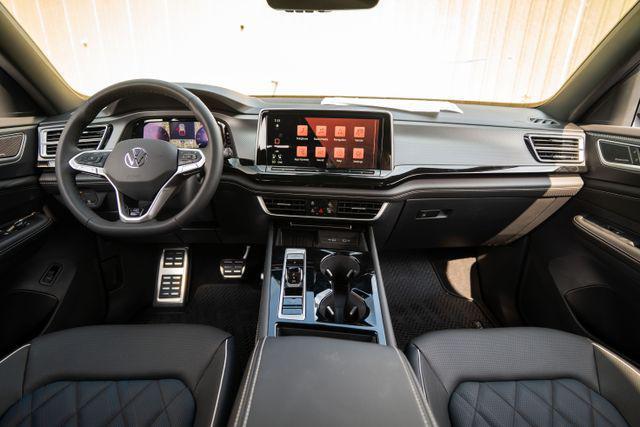 new 2026 Volkswagen Atlas Cross Sport car, priced at $56,431