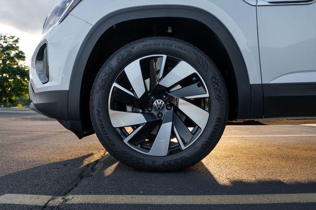 new 2026 Volkswagen Atlas Cross Sport car, priced at $48,848