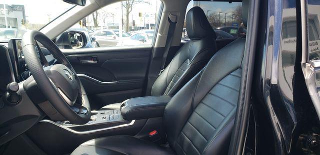 used 2022 Toyota Highlander car, priced at $37,995