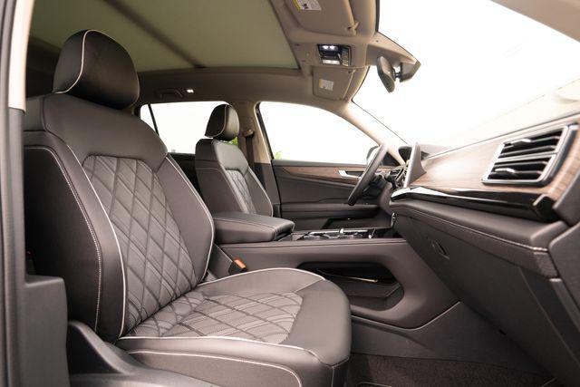 new 2025 Volkswagen Atlas car, priced at $56,551