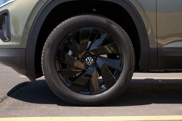 new 2025 Volkswagen Atlas Cross Sport car, priced at $46,441