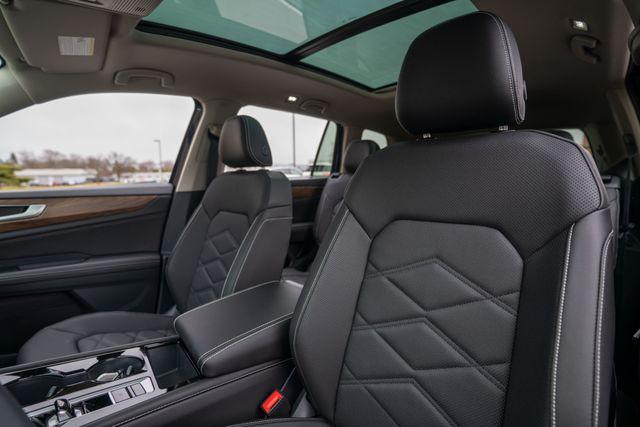 new 2025 Volkswagen Atlas car, priced at $49,010