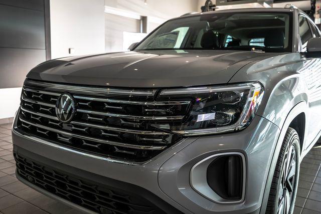 new 2025 Volkswagen Atlas car, priced at $50,851