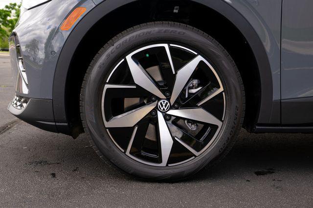 new 2025 Volkswagen ID.4 car, priced at $56,666
