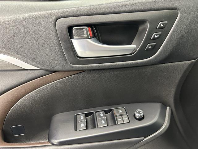 used 2018 Toyota Highlander car, priced at $29,512