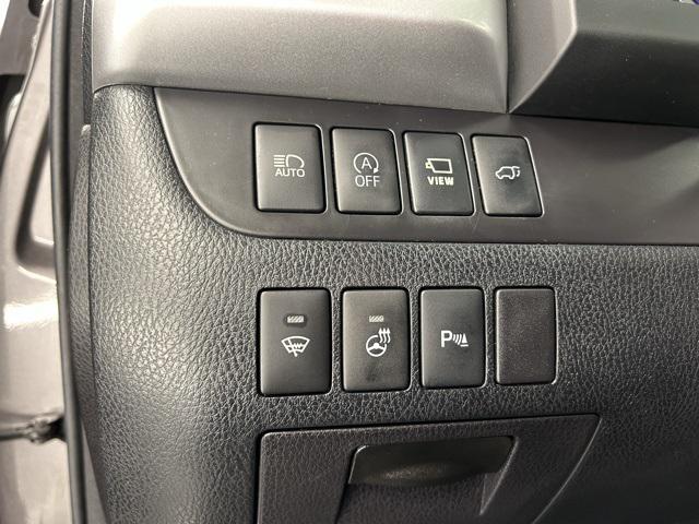 used 2018 Toyota Highlander car, priced at $29,512