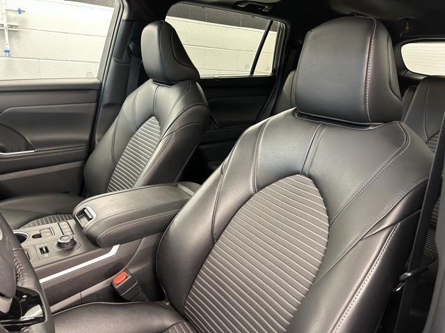 used 2022 Toyota Highlander car, priced at $41,100