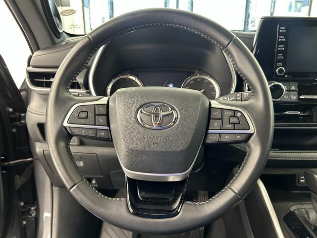 used 2022 Toyota Highlander car, priced at $41,100