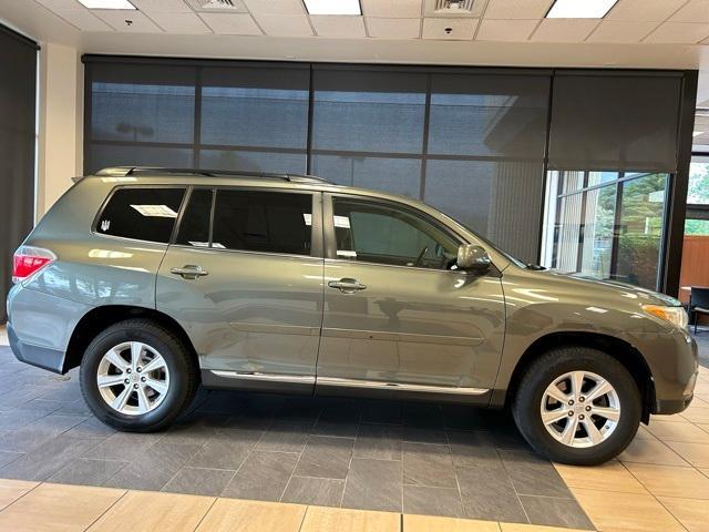 used 2011 Toyota Highlander car, priced at $13,400