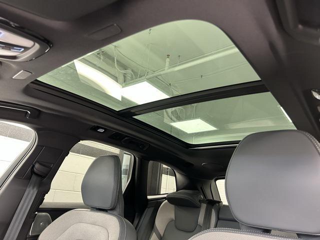 used 2022 Volvo XC60 Recharge Plug-In Hybrid car, priced at $36,285