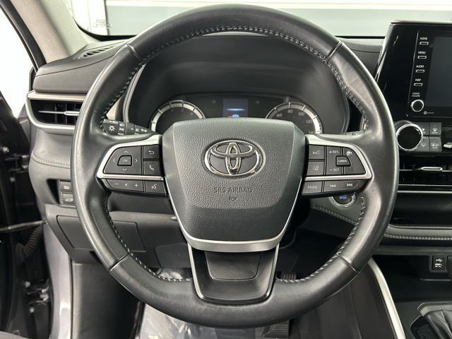 used 2022 Toyota Highlander car, priced at $32,299