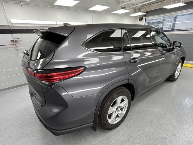 used 2022 Toyota Highlander car, priced at $32,299