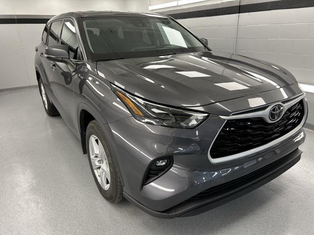 used 2022 Toyota Highlander car, priced at $32,299