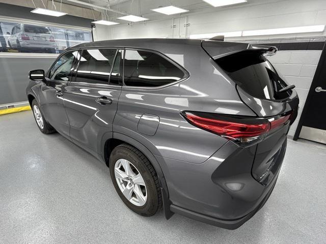 used 2022 Toyota Highlander car, priced at $32,299