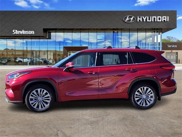 used 2021 Toyota Highlander car, priced at $37,200
