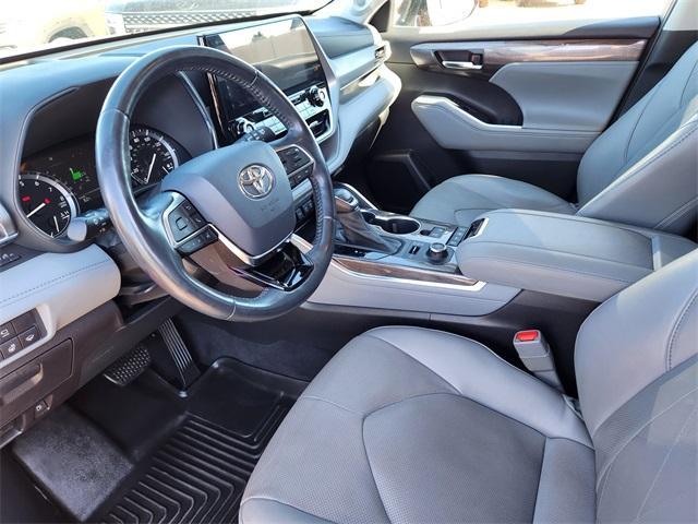 used 2021 Toyota Highlander car, priced at $37,200
