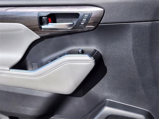 used 2021 Toyota Highlander car, priced at $37,200