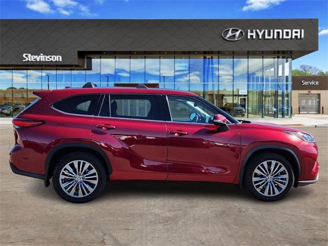 used 2021 Toyota Highlander car, priced at $37,200