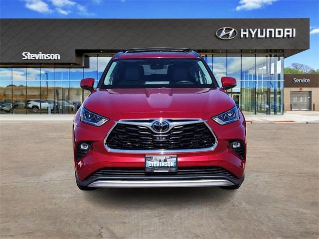 used 2021 Toyota Highlander car, priced at $37,200