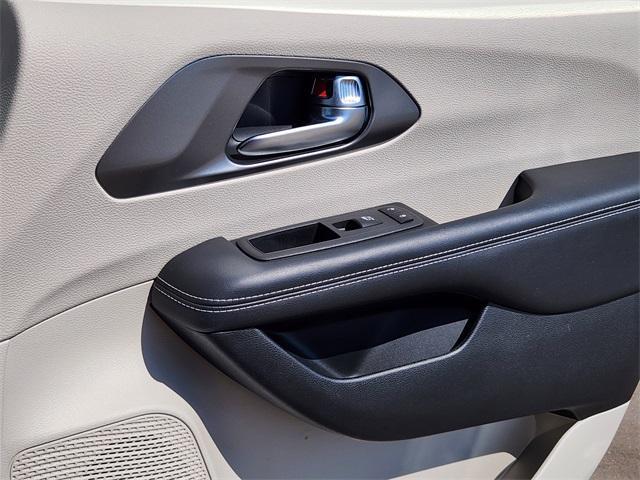 used 2022 Chrysler Pacifica Hybrid car, priced at $25,300