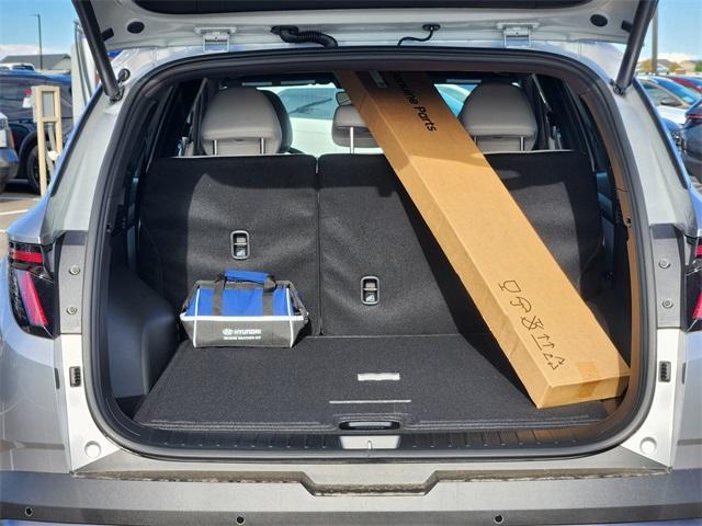 new 2025 Hyundai TUCSON Hybrid car, priced at $39,623